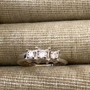 3 diamond Ring
